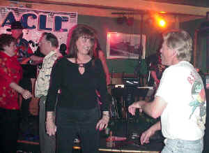 dancers_8.jpg (113503 bytes)